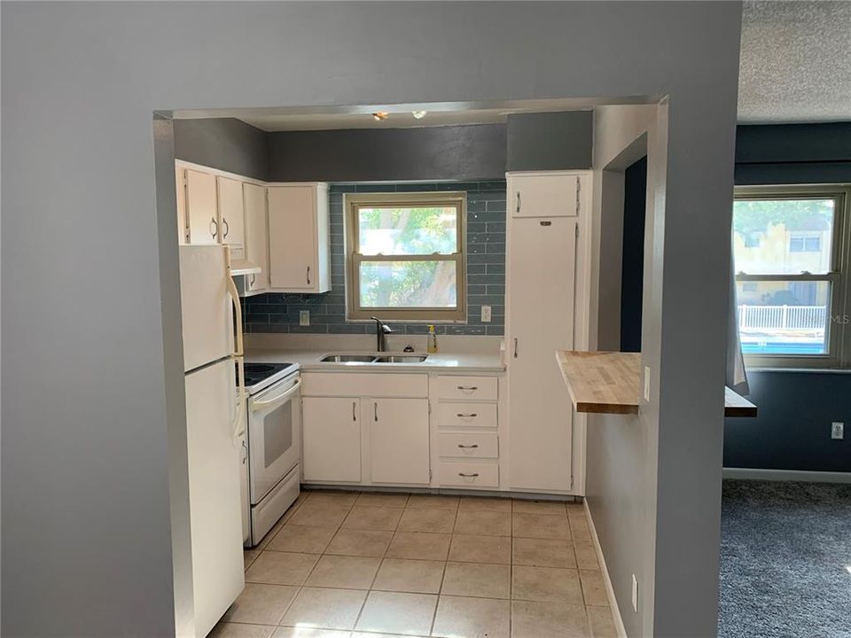 Recently Rented: $1,295 (2 beds, 1 baths, 960 Square Feet)