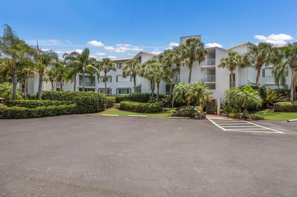 Recently Sold: $2,850,000 (3 beds, 3 baths, 2398 Square Feet)