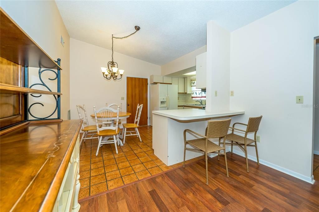 Recently Sold: $275,000 (2 beds, 2 baths, 1089 Square Feet)