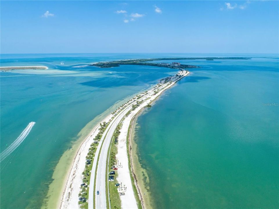 Approximately 10 minute drive to Dunedin Causeway and access to Honeymoon Island State Park beach.  Enjoy a bike ride to the beach via the Pinellas Trail (access across the street from Highlands of Innisbrook).