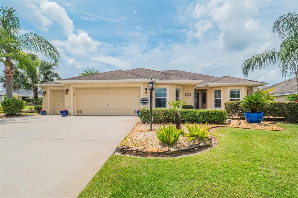 Recently Sold: $430,000 (3 beds, 2 baths, 1736 Square Feet)