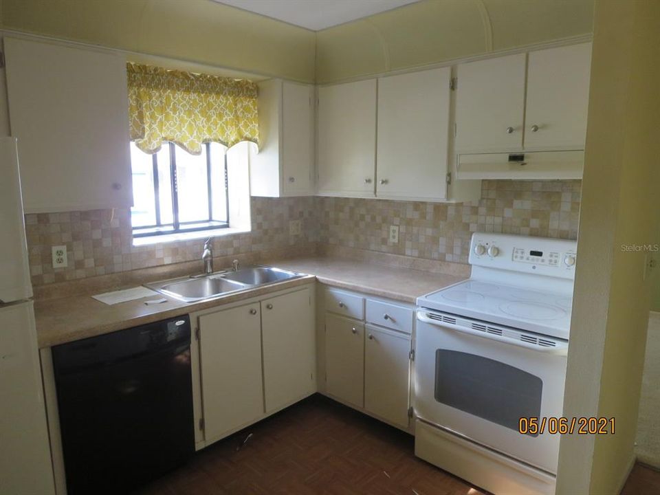 Recently Sold: $155,500 (2 beds, 2 baths, 988 Square Feet)