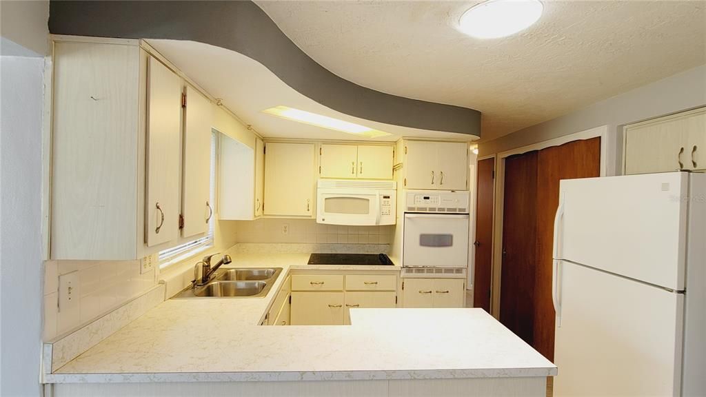 Recently Rented: $1,325 (2 beds, 1 baths, 1074 Square Feet)