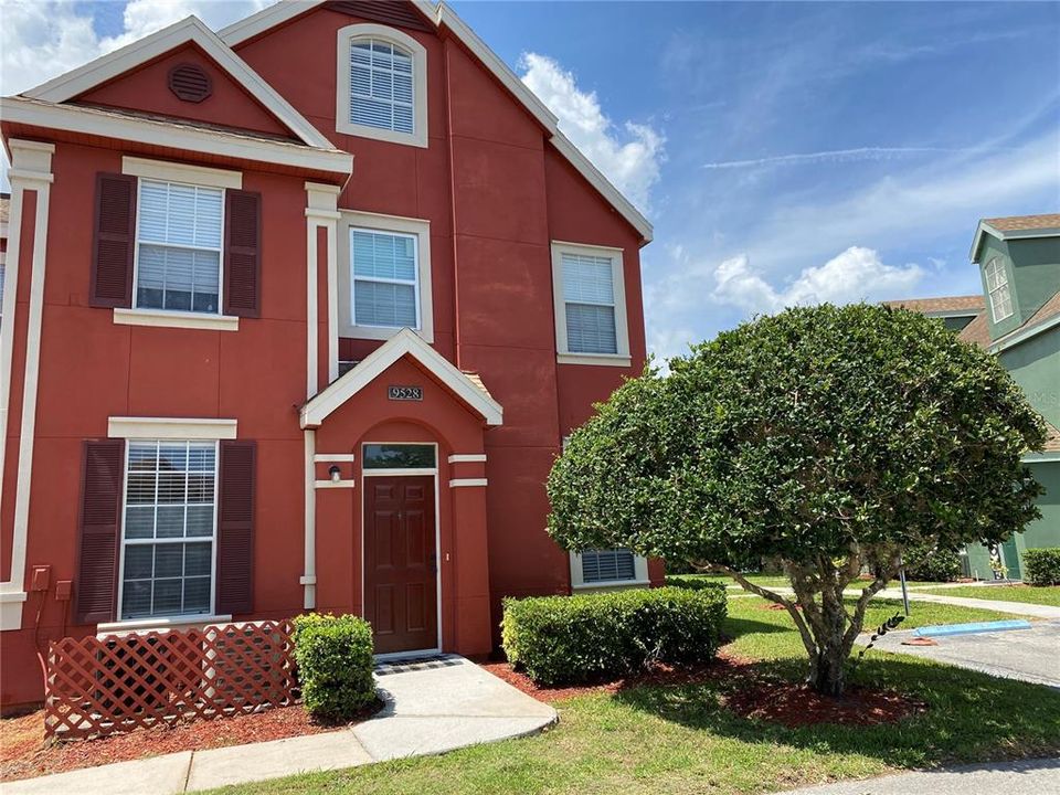Recently Sold: $159,950 (1 beds, 1 baths, 904 Square Feet)