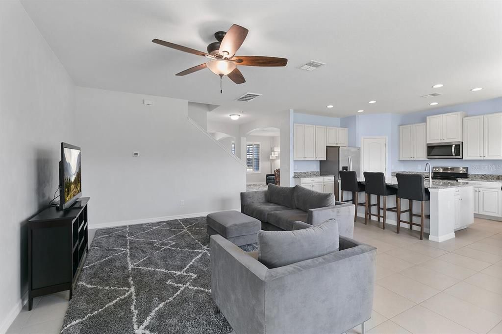 Recently Sold: $350,000 (4 beds, 2 baths, 2892 Square Feet)
