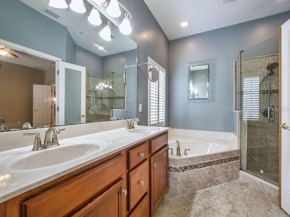 Master Bath with dual sinks, Garden tub and separate walk-in Showier