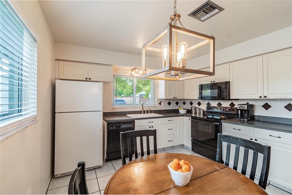 Recently Sold: $324,900 (3 beds, 2 baths, 1243 Square Feet)