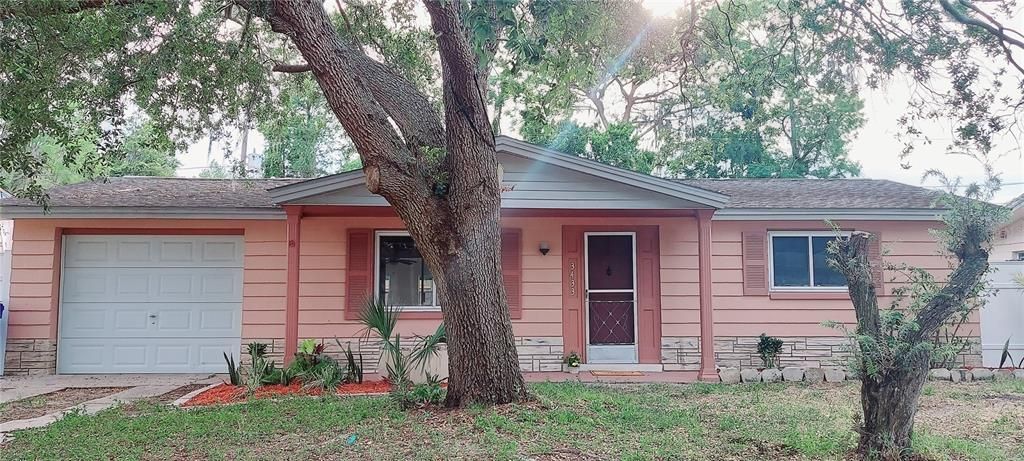 Recently Sold: $175,000 (2 beds, 1 baths, 984 Square Feet)