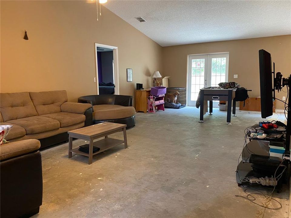 Recently Sold: $179,900 (3 beds, 2 baths, 1546 Square Feet)