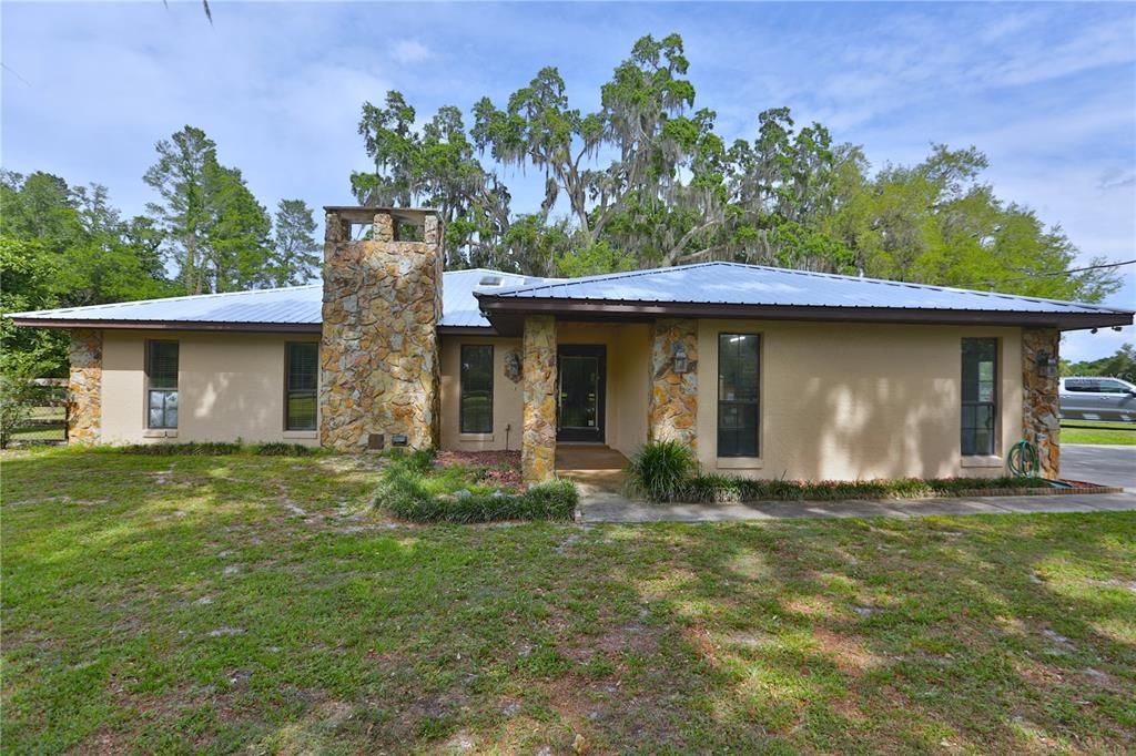 Recently Sold: $687,500 (3 beds, 2 baths, 3082 Square Feet)
