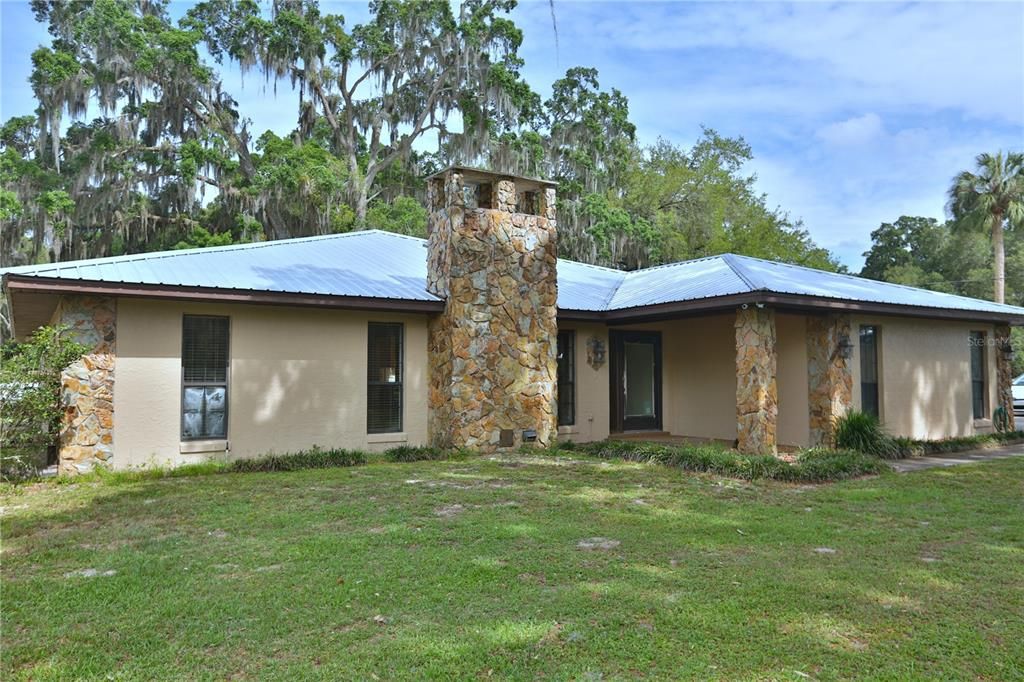 Recently Sold: $687,500 (3 beds, 2 baths, 3082 Square Feet)
