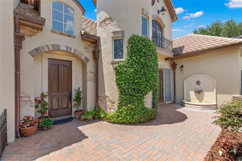 Recently Sold: $2,495,000 (6 beds, 5 baths, 6529 Square Feet)