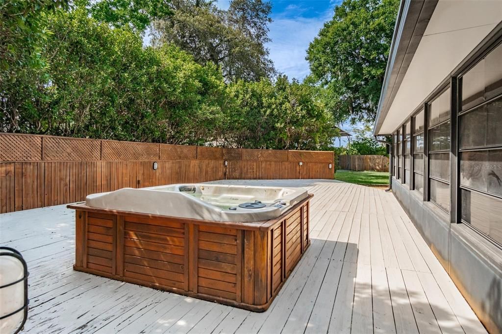 Недавно продано: $365,000 (4 спален, 2 ванн, 2040 Квадратных фут)
