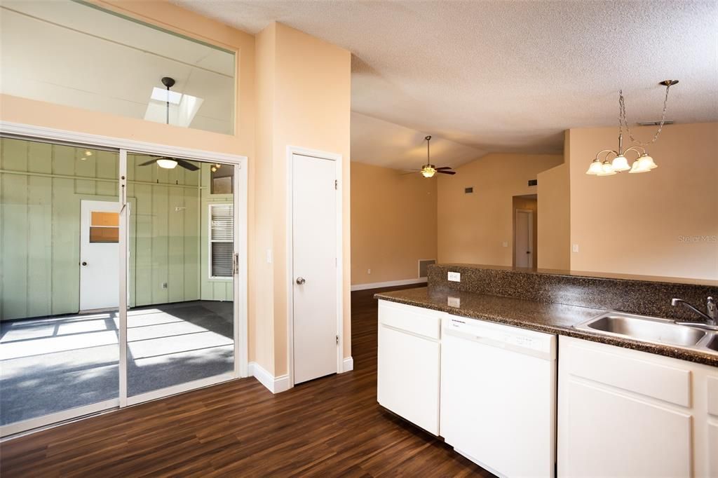 Recently Sold: $234,900 (3 beds, 2 baths, 1457 Square Feet)