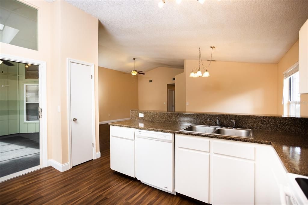 Recently Sold: $234,900 (3 beds, 2 baths, 1457 Square Feet)