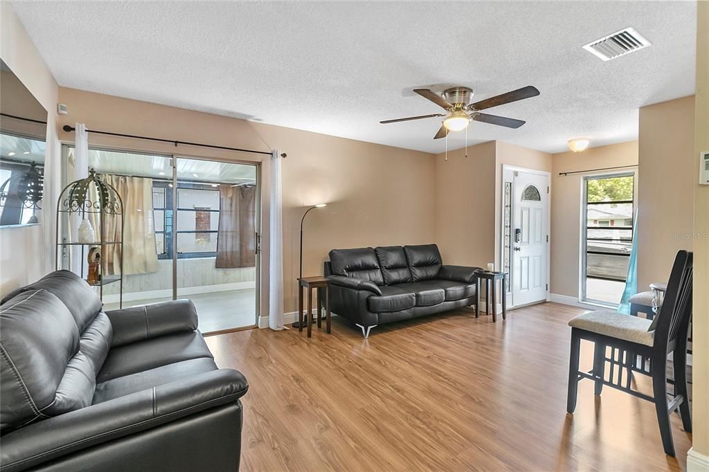 Recently Sold: $108,900 (1 beds, 1 baths, 814 Square Feet)