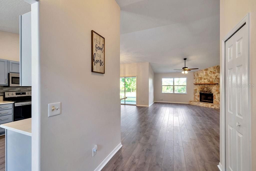 Recently Sold: $425,000 (3 beds, 2 baths, 1805 Square Feet)