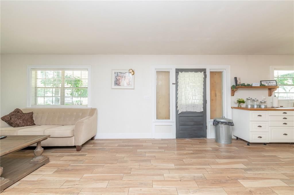Recently Sold: $340,000 (3 beds, 1 baths, 1210 Square Feet)