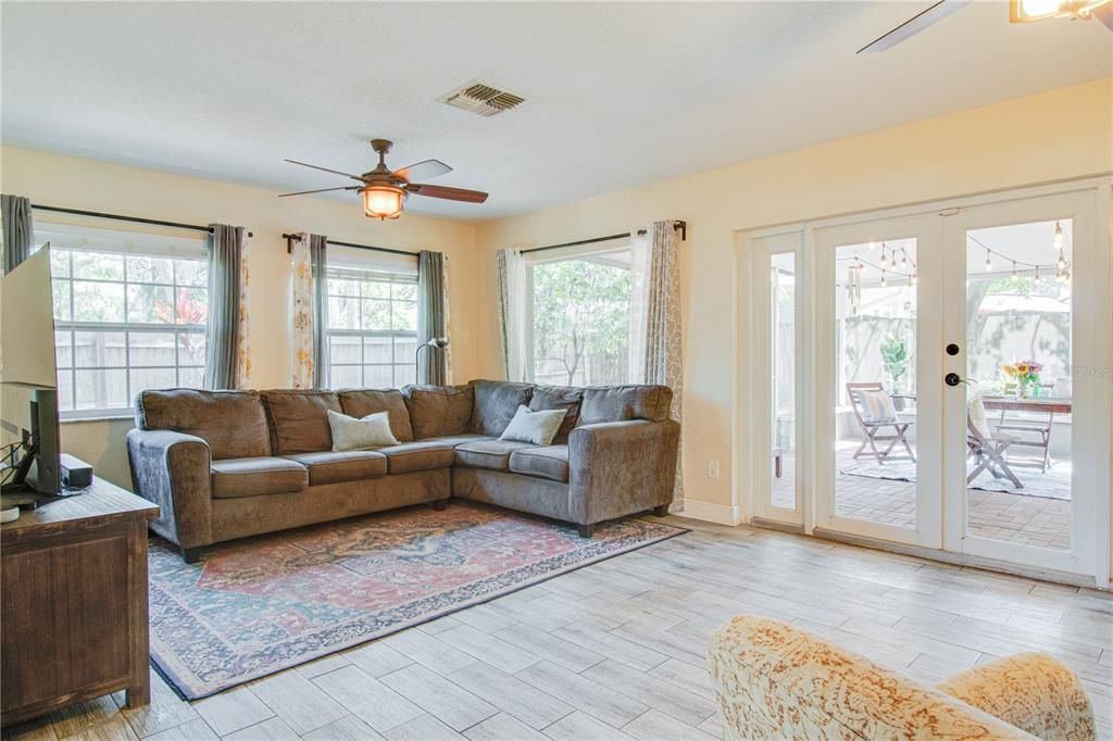 Recently Sold: $700,000 (3 beds, 2 baths, 2345 Square Feet)