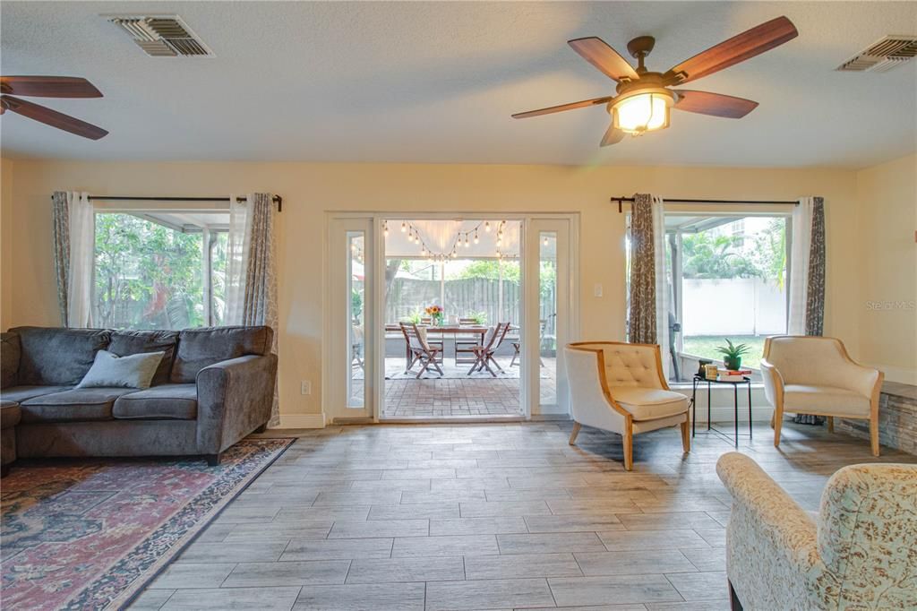 Recently Sold: $700,000 (3 beds, 2 baths, 2345 Square Feet)