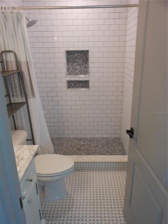 最近售出: $365,000 (2 贝兹, 2 浴室, 938 平方英尺)