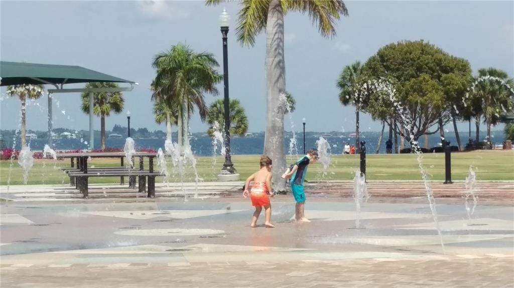 ONE OF SEVERAL WATERFRONT PARKS FOR PICNICS, FISHING, HIKING, CYCLING AND LOTS OF ENTERTAINMENT HERE TOO!