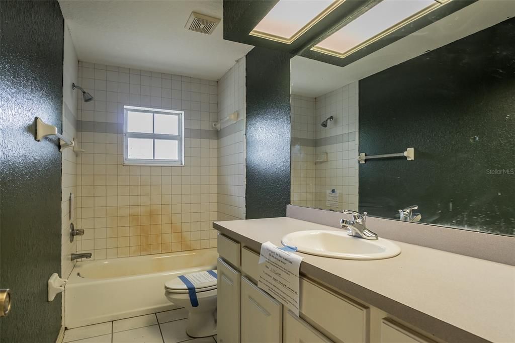 最近售出: $275,000 (3 贝兹, 2 浴室, 2289 平方英尺)