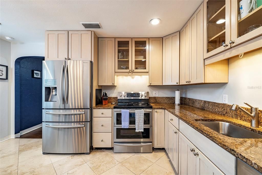 Recently Sold: $365,000 (2 beds, 1 baths, 984 Square Feet)