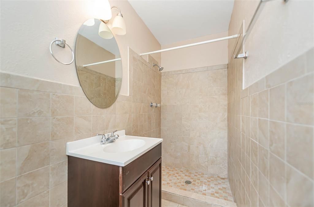 最近售出: $185,000 (3 贝兹, 2 浴室, 1252 平方英尺)