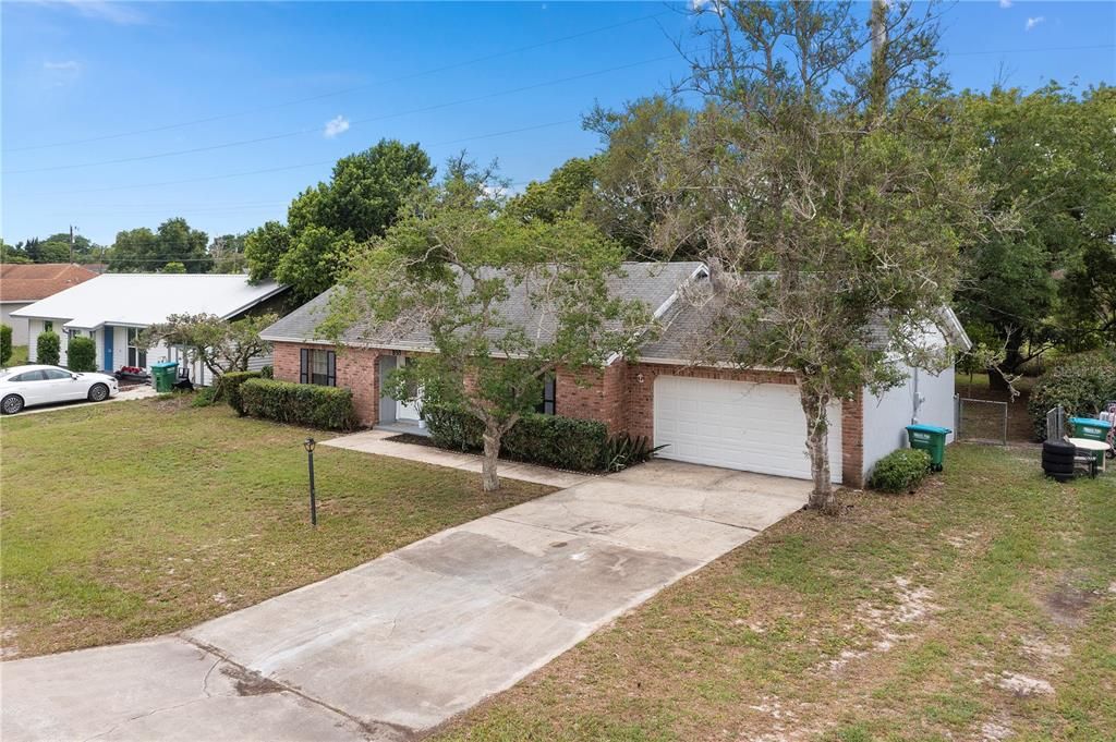 Recently Sold: $210,000 (3 beds, 2 baths, 1168 Square Feet)