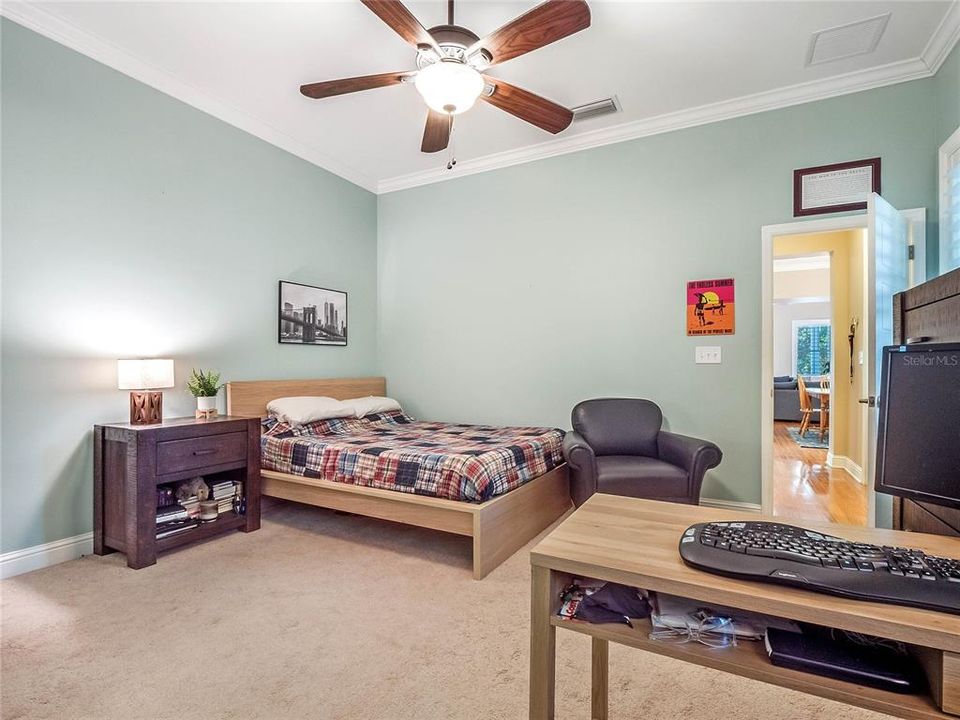 Recently Sold: $475,000 (2 beds, 2 baths, 1937 Square Feet)