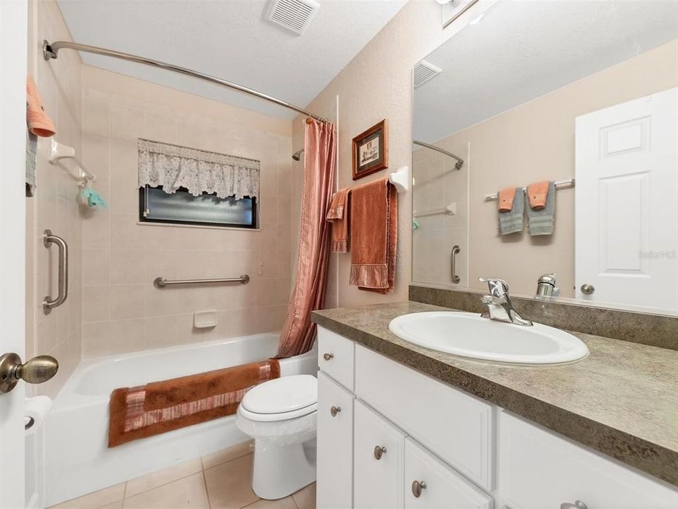 最近售出: $290,000 (3 贝兹, 2 浴室, 1284 平方英尺)