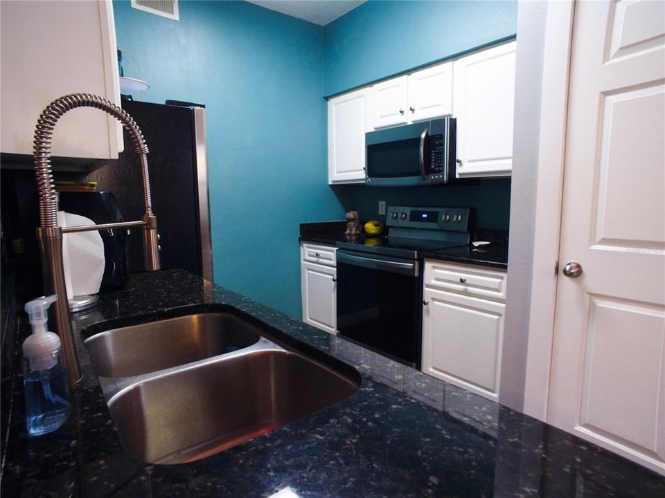 Recently Sold: $199,999 (1 beds, 1 baths, 867 Square Feet)