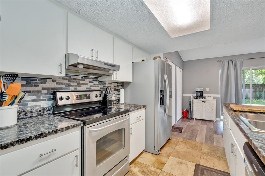 Recently Sold: $210,000 (3 beds, 2 baths, 1347 Square Feet)