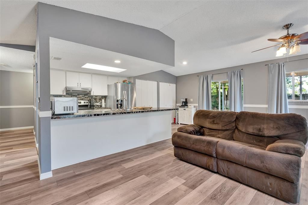 Recently Sold: $210,000 (3 beds, 2 baths, 1347 Square Feet)