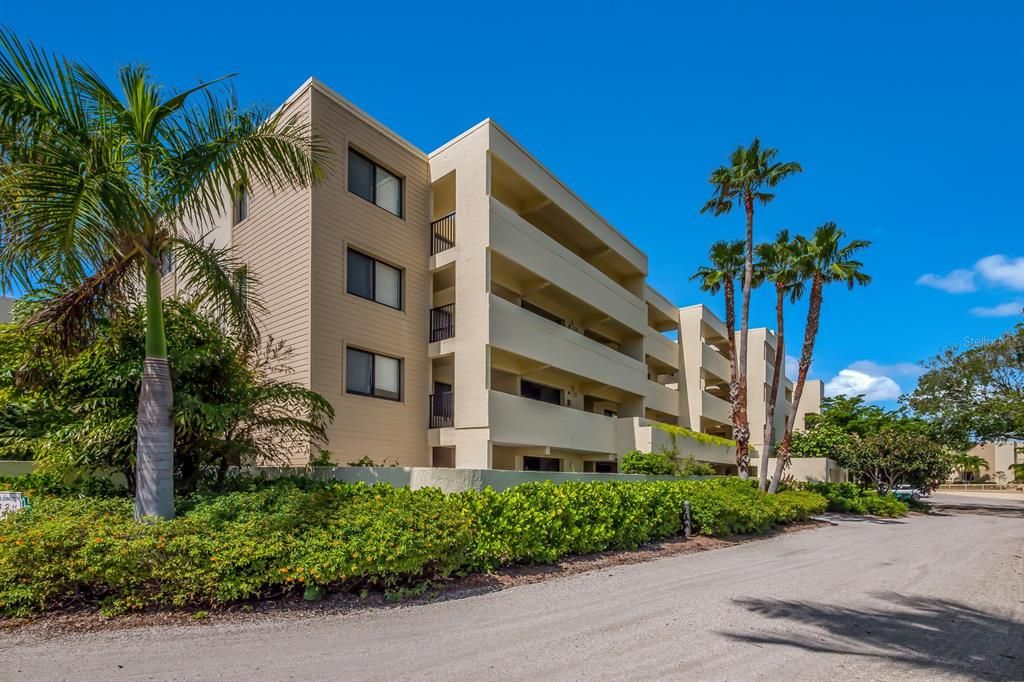 Recently Sold: $850,000 (2 beds, 2 baths, 1350 Square Feet)