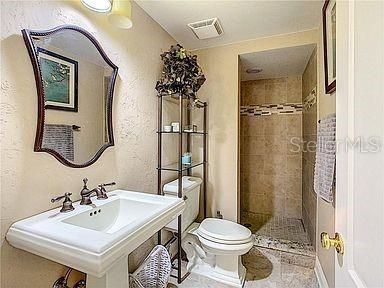 最近售出: $775,000 (3 贝兹, 2 浴室, 2350 平方英尺)