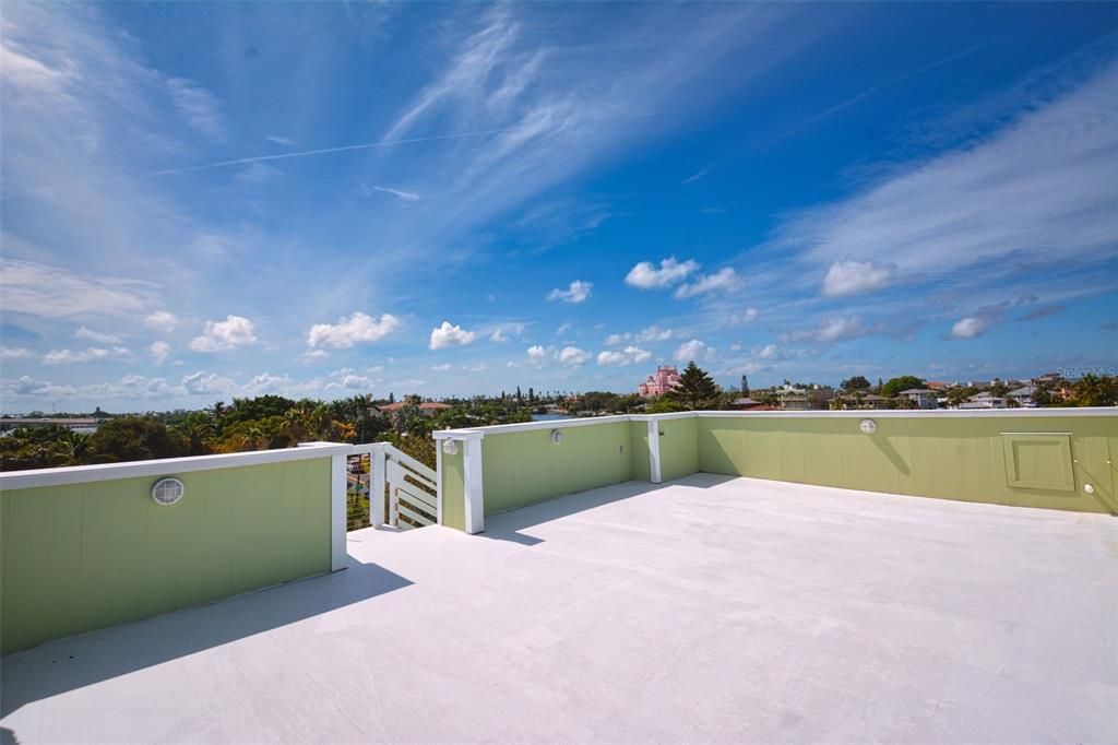 Recently Sold: $1,050,000 (3 beds, 3 baths, 2467 Square Feet)