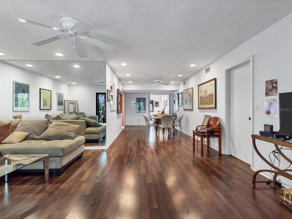 Recently Sold: $310,000 (3 beds, 2 baths, 1301 Square Feet)