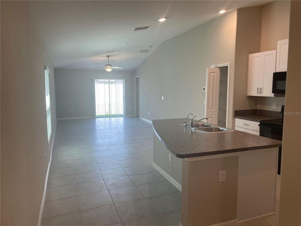 Recently Rented: $1,825 (3 beds, 2 baths, 1461 Square Feet)