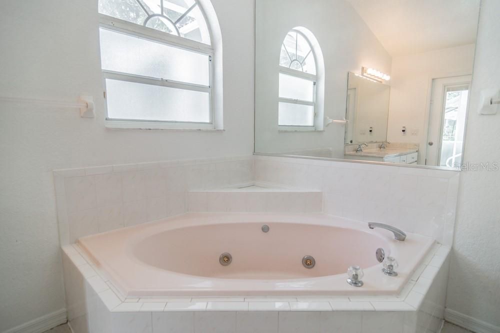 Недавно продано: $265,900 (2 спален, 2 ванн, 1650 Квадратных фут)