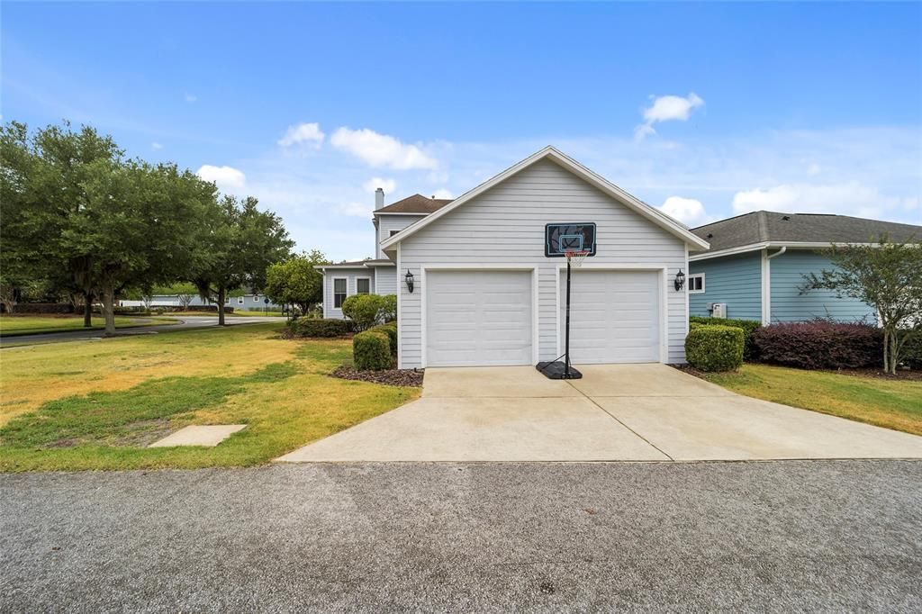 Recently Sold: $415,000 (3 beds, 3 baths, 2353 Square Feet)