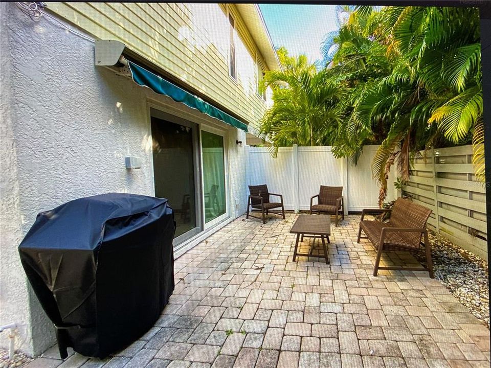 Recently Sold: $725,000 (2 beds, 2 baths, 1326 Square Feet)
