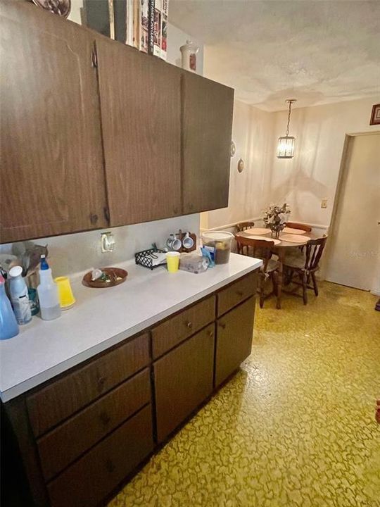 Recently Sold: $182,000 (2 beds, 1 baths, 862 Square Feet)