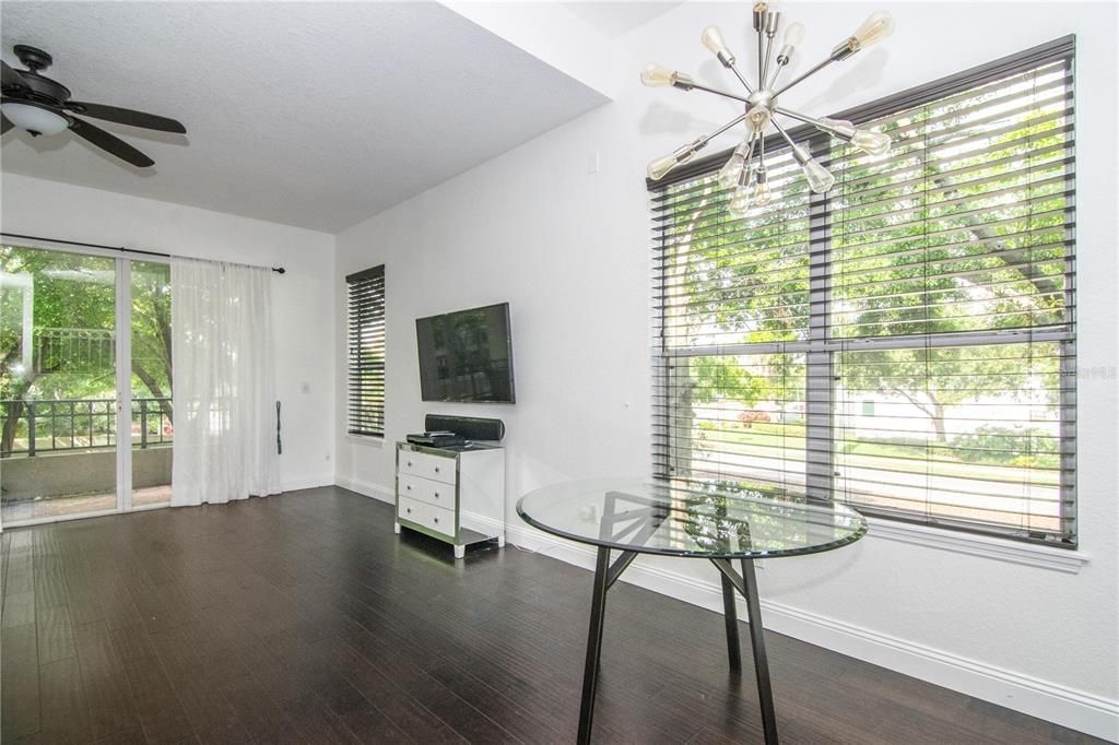 Recently Rented: $2,450 (1 beds, 1 baths, 900 Square Feet)