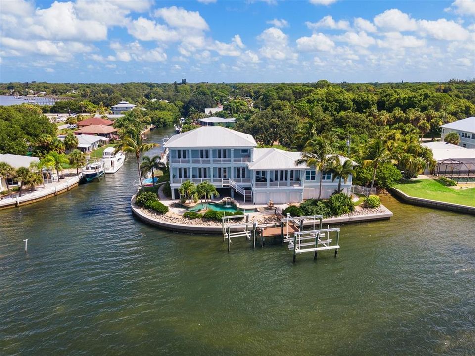 Recently Sold: $2,349,000 (5 beds, 6 baths, 5470 Square Feet)