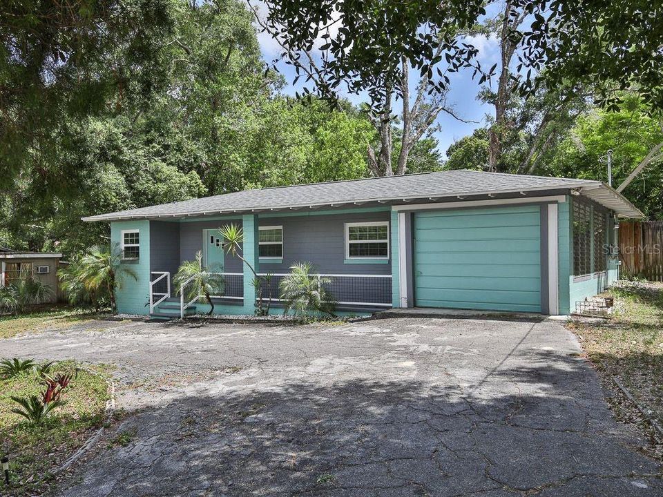 Recently Sold: $140,000 (1 beds, 1 baths, 818 Square Feet)