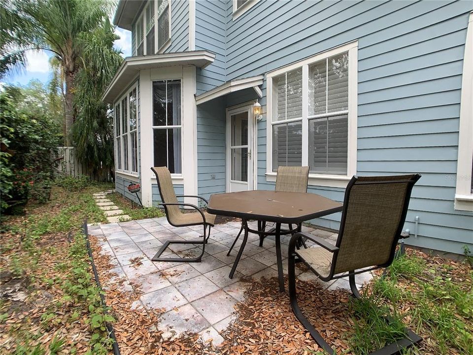 Recently Rented: $3,000 (3 beds, 2 baths, 1867 Square Feet)