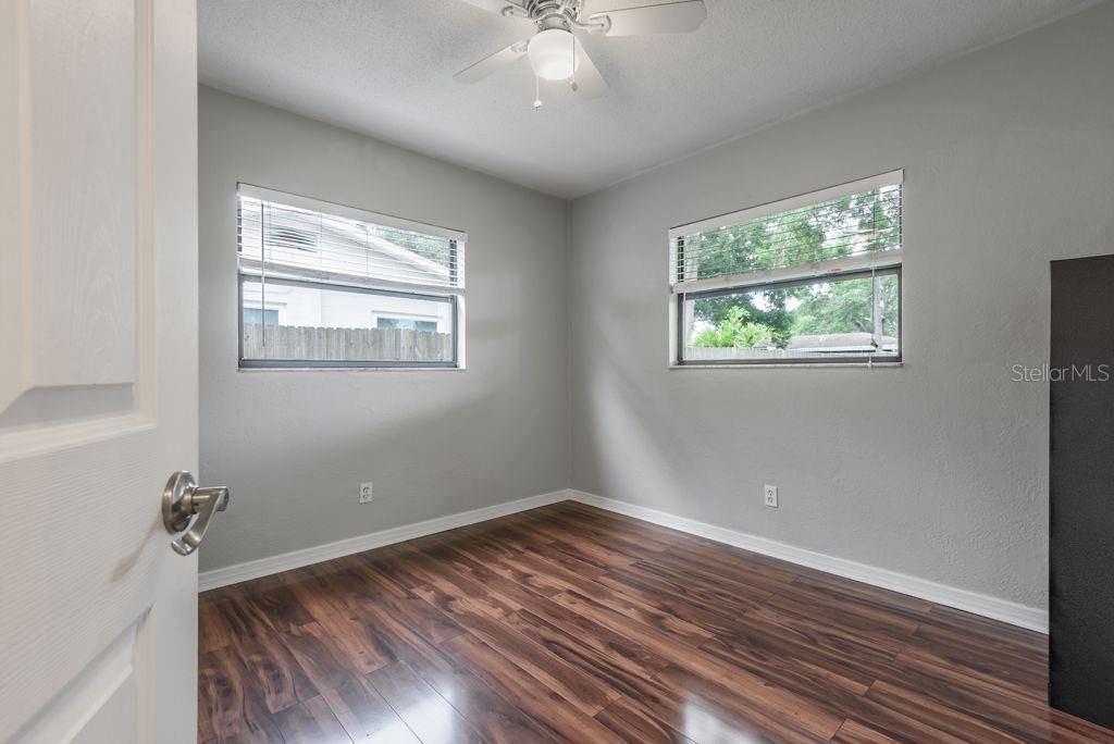 Recently Sold: $279,000 (2 beds, 1 baths, 1076 Square Feet)