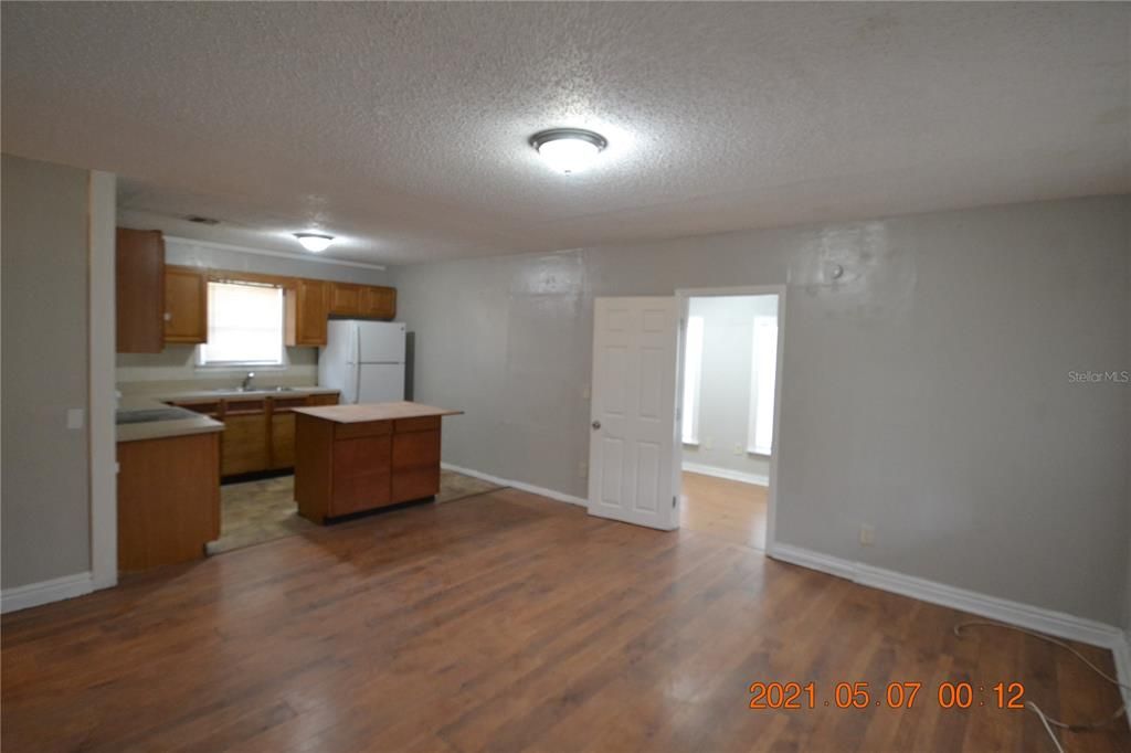 Recently Rented: $1,250 (3 beds, 2 baths, 1440 Square Feet)